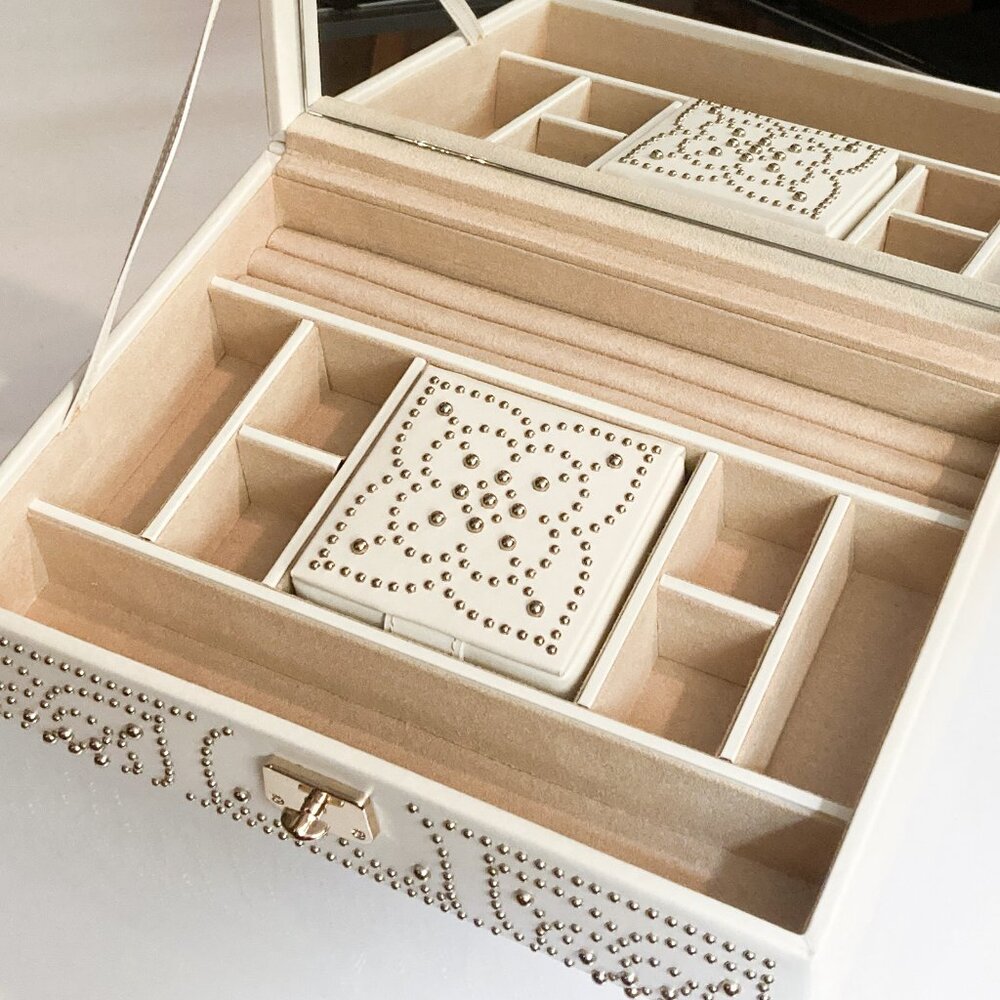 NWT! WOLF Marrakesh Flat Jewelry Box Leather Cream Studded #308353